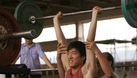 Chinese hurdler Liu Xiang is helped in a training session in Shanghai, Sept. 23, 2008. This is Liu's first public training after he pulled out of the men's 110 meters hurdles because of injuries in Beijing Olympic Games on Aug. 18, 2008.