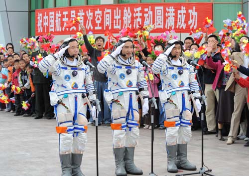 The Shenzhou-7 spacecraft is set to blast off between 9:07 p.m. and 10:27 p.m. Thursday on a Long March II-F rocket. 