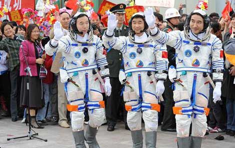 China holds see-off ceremony for Shenzhou VII taikonauts