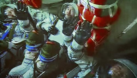 Taikonauts report they feel 'physically sound'