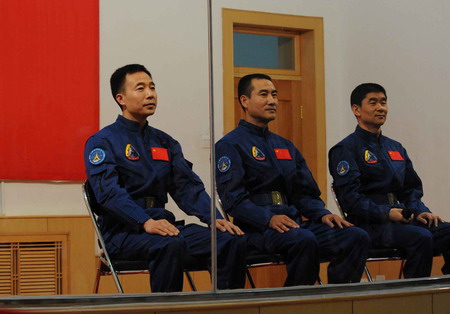 Chinese astronauts Jing Haipeng(L), Zhai Zhigang(C) and Liu Boming attend a press conference in Jiuquan Satellite Launch Center (JSLC) in Northwest China's Gansu Province, September 24, 2008. The Shenzhou VII spaceship will blast off Thursday evening from the JSLC to send the three astronauts into space for China's third manned space mission. [Xinhua]