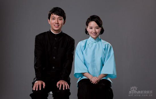 A wedding photo of Chinese actor Pan Yueming (left) and actress Dong Jie in early twentieth century Chinese costumes was released on Thursday, September 25, 2008.