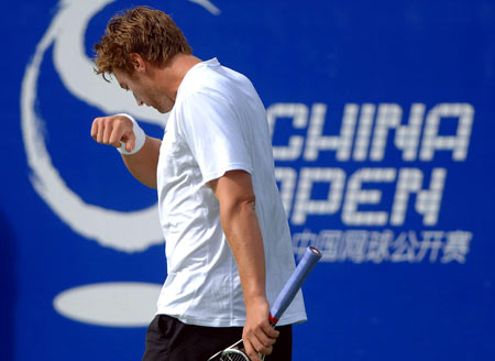 Brendan Evans of the United States wipes off the sweat during the men's singles second round match against his compatriot Andy Roddick at the 2008 China Open in Beijing, capital of China, Sept. 25, 2008. Evans lost the match 0-2. 