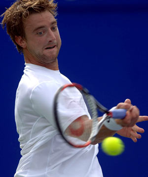 Brendan Evans of the United States returns a ball during the men's singles second round match against his compatriot Andy Roddick at the 2008 China Open in Beijing, capital of China, Sept. 25, 2008. Evans lost the match 0-2. 
