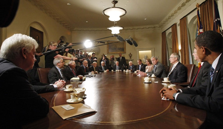 US President George W. Bush meets with Bicameral and Bipartisan Members of Congress to discuss a Wall Street bailout plan in the Cabinet Room at the White House in Washington, September 25, 2008. [Chinadaily.com.cn]
