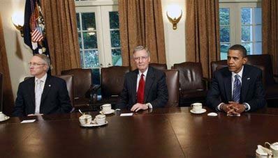 (L-R) Senate Majority leader Harry Reid, Senate Minority leader Mitch McConnell, and Democratic presidential candidate Sen. Barack Obama meet in the Cabinet Room of the White House with President Bush, not shown, September 25, 2008 in Washington to discuss the financial crisis. [Chinadaily.com.cn]