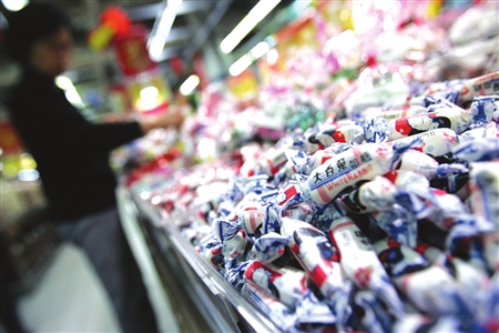 The White Rabbit creamy candy is seen at a supermarket. [File Photo]