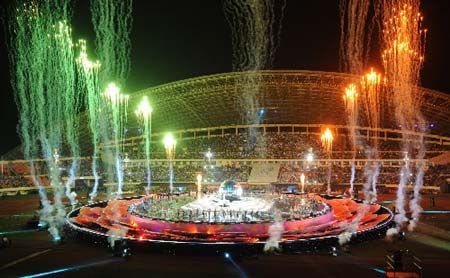 The 10th Asia Arts Festival opened in the central Chinese city of Zhengzhou, Henan Province on Friday evening.(Xinhua Photo) 
