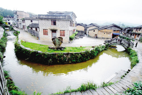 The carp stream flows through Puyuan village in southeast China&apos;s Fujian Province, in this photo published on Thursday, September 25, 2008. [Photo: xmnn.cn]