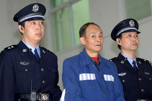 Zhou Zhenglong, the farmer who shocked the country with his fake photo of the endangered South China tiger, was sentenced to two and a half years in prison on Saturday in northwest China's Shaanxi Province.