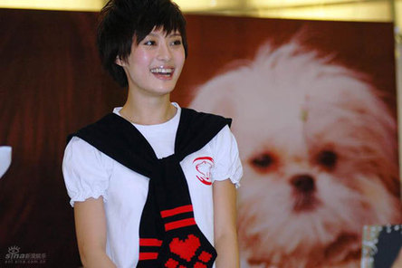 Chinese mainland actress Sun Li attends a photography exhibition for stray animals, titled a 'Take Me Home,' at the Xidan Joy City shopping center in Beijing on Friday, September 26, 2008.