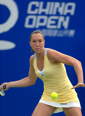 Serbian Jelena Jankovic returns a ball during the women's singles semifinal against Russia's Vera Zvonareva at the 2008 China Open in Beijing, capital of China, Sept. 27, 2008. Jankovic won 6-4, 2-6, 6-4. [Xinhua]