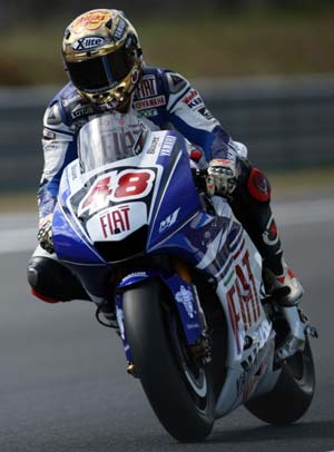 Spain's rider Jorge Lorenzo of the Fiat Yamaha Team races during MotoGP Free Practice Nr.3 Classification in A-Style Grand Prix of Japan in Motegi, Tochigi Prefecture, central Japan, on September 27, 2008. Jorge Lorenzo ranks No.2 with lap time 1'47.521. [Xinhua]