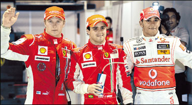 Ferrari driver Felipe Massa (center) is flanked by runnerup McLaren's Lewis Hamilton (right) and third-placed Ferrari teammate Kimi Raikkonen, after winning the qualifying for the Singapore Grand Prix last night.