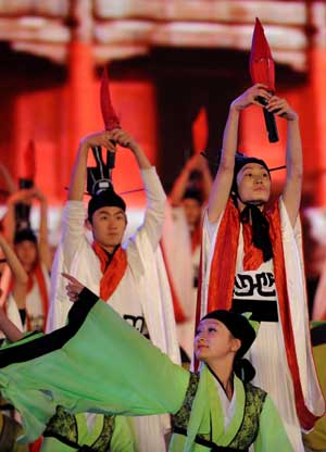 Dancers perform during the opening ceremony of the 2008 International Confucius Cultural Festival in Qufu, east China's Shandong Province, Sept. 27, 2008. [Photo: Xinhua]