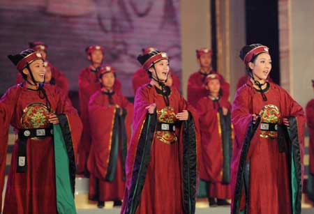 Dancers perform during the opening ceremony of the 2008 International Confucius Cultural Festival in Qufu, east China's Shandong Province, Sept. 27, 2008. [Photo: Xinhua]