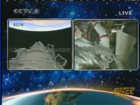 The video grab taken on Sept. 27, 2008 in Beijing, China, shows Chinese taikonaut Zhai Zhigang waves after opening the door of the orbital module. [Xinhua]