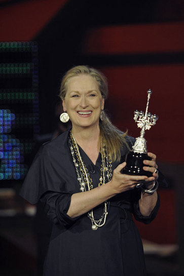 U.S. actress Meryl Streep receives the Donostia Award for lifetime achievement from film director Jonathan Demme at the San Sebastian Film Festival September 26, 2008 in San Sebastian.