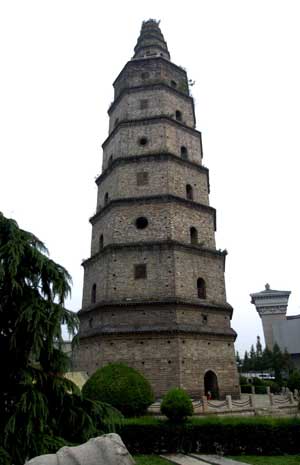 The photo taken on Sept. 25, 2008 shows the Xinglong Buddihist Pagoda in Yanzhou, east China's Shandong Province.
