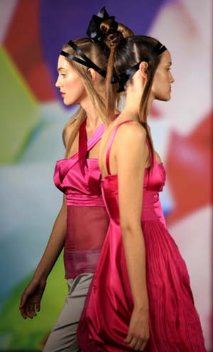 Models display works of Portuguese designer Fatima Lopes as part of her Spring/Summer 2009 ready-to-wear collection show in Paris, France, Sept. 27, 2008.