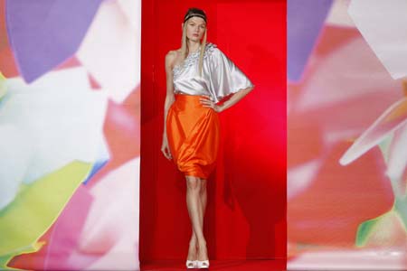 A model presents a creation by Portuguese designer Fatima Lopes as part of her Spring/Summer 2009 women's ready-to-wear fashion collection show in Paris September 27, 2008.