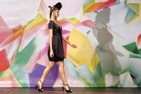 A model presents a creation by Portuguese designer Fatima Lopes as part of her Spring/Summer 2009 women's ready-to-wear fashion collection show in Paris September 27, 2008.