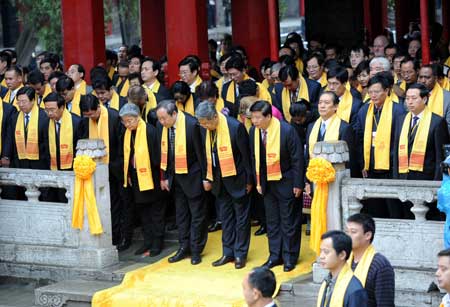 A ceremony is held in Qufu, Shandong Province Sep. 28 to commemorate 2559th birthday of Confucius.