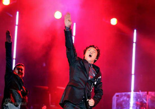 Hong Kong singer Eason Chan performs during his concert at the Beijing Worker's Stadium on Sunday, September 28, 2008.