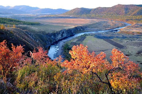This photo taken on September 27, 2008 shows the beautiful natural landscape of a crater lake in Chaihe Natural Scenic Spot in Zhalantun City, in northern China's Inner Mongolia Autonomous Region, in the southeastern foothills of the Greater Khingan Mountains. The scenic spot is expected to see a rise in tourism during the ongoing National Day holiday. [Xinhua]