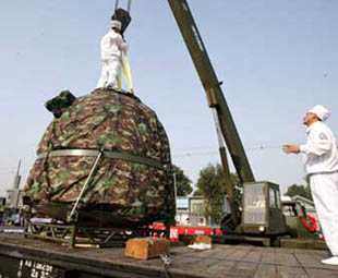 Shenzhou VII capsule shipped to Beijing