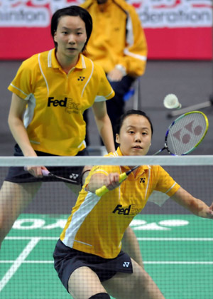 China's Cheng Shu/Zhao Yunlei (Front) compete during the women's doubles final against their compatriots Ma Jin and Wang Xiaoli in Macau Grand Prix Gold 2008 in Macau, south China, Oct. 5, 2008. Zhao Yunlei and Cheng Shu won 2-0 (21-15, 21-18) and took the title.