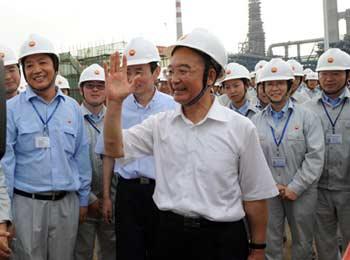 Chinese Premier Wen Jiabao greets workers as he visits an oil refinery under construction in Qinzhou City, southwest China's Guangxi Zhuang Autonomous Region, Oct. 4, 2008. [Xinhua] 