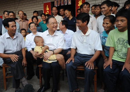 Chinese Premier Wen Jiabao (2nd L Front) talks with residents as he visits Gaosha Village in the Qinnan District of Qinzhou City, southwest China's Guangxi Zhuang Autonomous Region, Oct. 5, 2008. [Xinhua] 