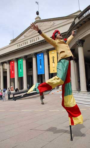 A clown dances on stilts in front of the national theater in Montevideo, Uruguay, Oct. 4, 2008. Uruguay celebrated its annual Day of Heritage on Saturday, with museums and historical sites opened to the public for free and various cultural activities held on the streets in Montevideo. [Xinhua]