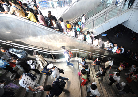 Passengers leave the Chongqing North Railway Station in Chongqing, southwest China, Oct. 5, 2008. Railway stations, airports, long-distance bus stations and docks in Chongqing witnessed a travel peak on Oct. 5, the last day of the week-long National Day holidays.