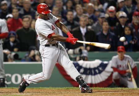 Los Angeles Angels Torii Hunter hits a two RBI single against the Boston Red Sox during the eighth inning in Game 4 of their MLB American League Division Series baseball playoff at Fenway Park in Boston, Massachusetts, October 6, 2008. 