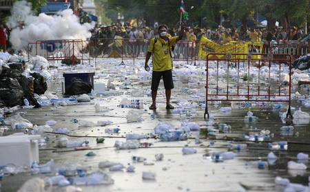 A man taunts riot police as they fire tear gas to disperse demonstrators outside Parliament in Bangkok October 7, 2008. Police fired tear gas at several thousand demonstrators attempting to block lawmakers&apos; access to parliament, heating up a political crisis that has gripped the country for six weeks and led to the resignation of the deputy prime minister on Tuesday. [Agencies]