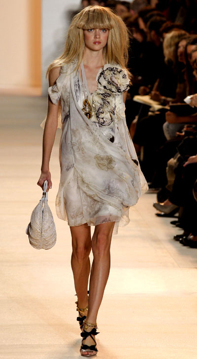  A model presents a creation by French designer Christian Lacroix as part of his Spring/Summer 2009 women's ready-to-wear fashion collection show in Paris October 1, 2008.