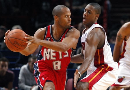 New Jersey Nets' Eddie Gill (L) goes up against Miami Heat's Mario Chalmers during the third quarter of their NBA pre-season basketball game in Paris October 9, 2008. 