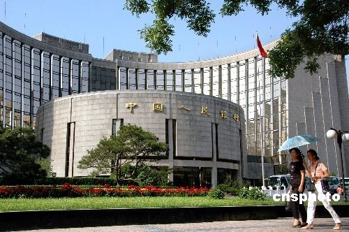 China's central bank on Friday said it will continue international cooperation to tackle the global financial crisis and maintain market stability. 