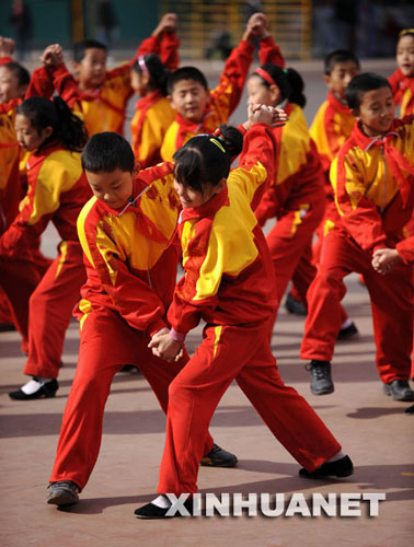 More than 1,300 pupils from all the primary schools participate in a group dance competition Saturday, October 11, in a district of Taiyuan, capital city of north China's Shanxi Province. Local education authorities introduced the group dance course for primary and middle school students in Taiyuan last year, in a bid to promote physical exercise and aesthetic sense among young people. [Photo: Xinhua]