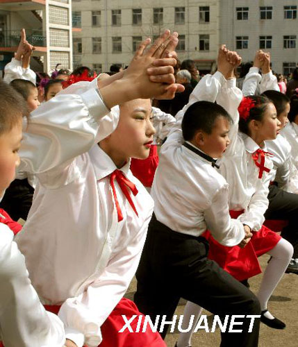 Students of Grade three participate in a group dance competition on March 27, 2008 in a primary school of Qinhuangdao, north China's Hebei Province. [Photo: Xinhua]