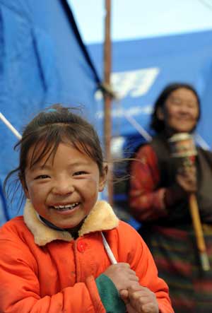 A Tibetan girl play near the relief tents in Yangyi Village of Gedar Township in Damxung County, an outer county of Lhasa, capital of southwest China&apos;s Tibet Autonomous Region, Oct. 10, 2008. 
