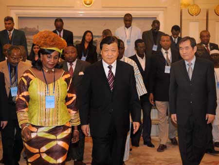 Liu Yunshan (C, front), head of the Publicity Department of the Central Committee of the Communist Party of China (CPC) and also a member of the Political Bureau of the CPC Central Committee, meets with African press officials and media heads who are here for an information seminar at the Great Hall of the People in Beijing, capital of China, Oct. 10, 2008. 