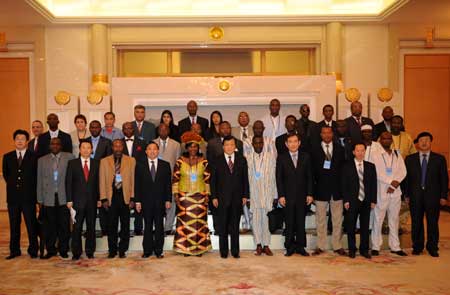 Liu Yunshan (C, front), head of the Publicity Department of the Central Committee of the Communist Party of China (CPC) and also a member of the Political Bureau of the CPC Central Committee, poses with African press officials and media heads who are here for an information seminar at the Great Hall of the People in Beijing, capital of China, Oct. 10, 2008.