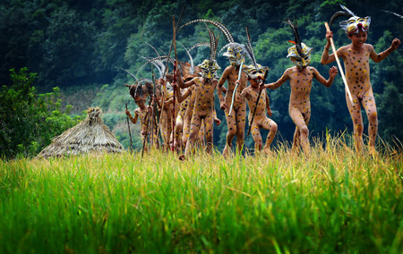 Naked boys with dapple paintings on their bodies imitate leopards during the traditional Nuo ritual to exorcise evil spirits and pray for happiness in Shuangbai county, Yi Autonomous Prefecture of Chuxiong, southwest China&apos;s Yunnan Province, Oct. 10, 2008. 
