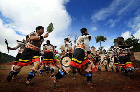 Ethnic Yi people dance during the traditional Nuo ritual to exorcise evil spirits and pray for happiness in Shuangbai county, Yi Autonomous Prefecture of Chuxiong, southwest China&apos;s Yunnan Province, Oct. 10, 2008. 