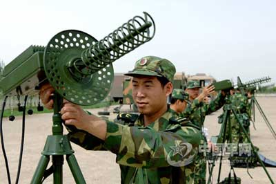 PLA soldiers use electromagnetic interference equipment for geomagnetic interference. [China Military Online]