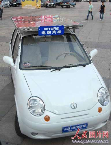 A solar-powered car is on display on October 9, 2008 in Hangzhou. [Photo: Photobase.cn]