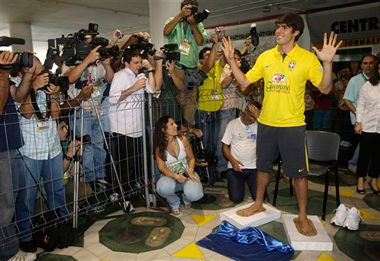 Brazil's soccer player Kaka waves as he makes an impression of his footprint in Maracana's sidewalk of fame in Maracana stadium in Rio de Janeiro yesterday.